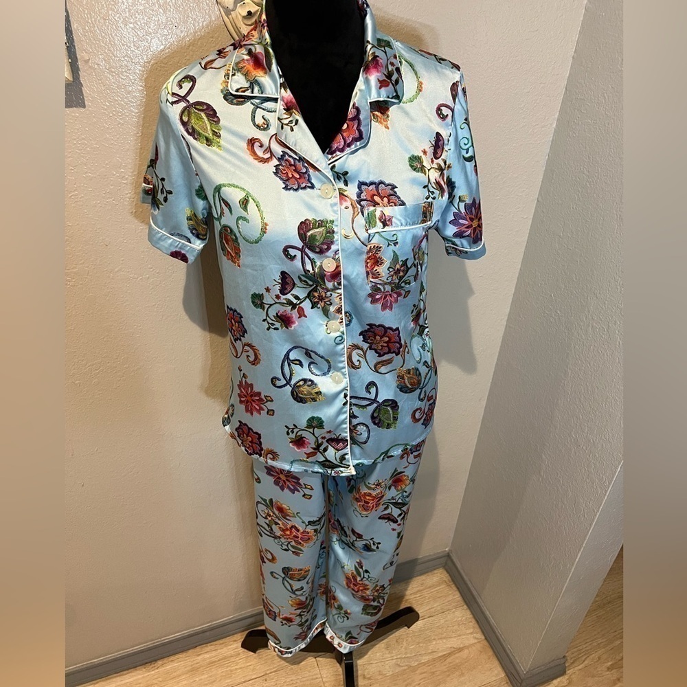 Silky pajama set size small - Picture 4 of 5